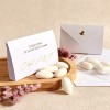 Podziękowania dla gości na Chrzest - migdały w eleganckim etui kopertowym z gołębiem