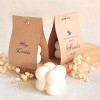 Podziękowania dla gości na Komunię – świeca sojowa bubble w brązowym etui z winietką