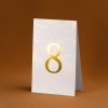 Pozłacane numery stołów wolnostojące na papierze z delikatnym złotym marmurkiem - Allysa