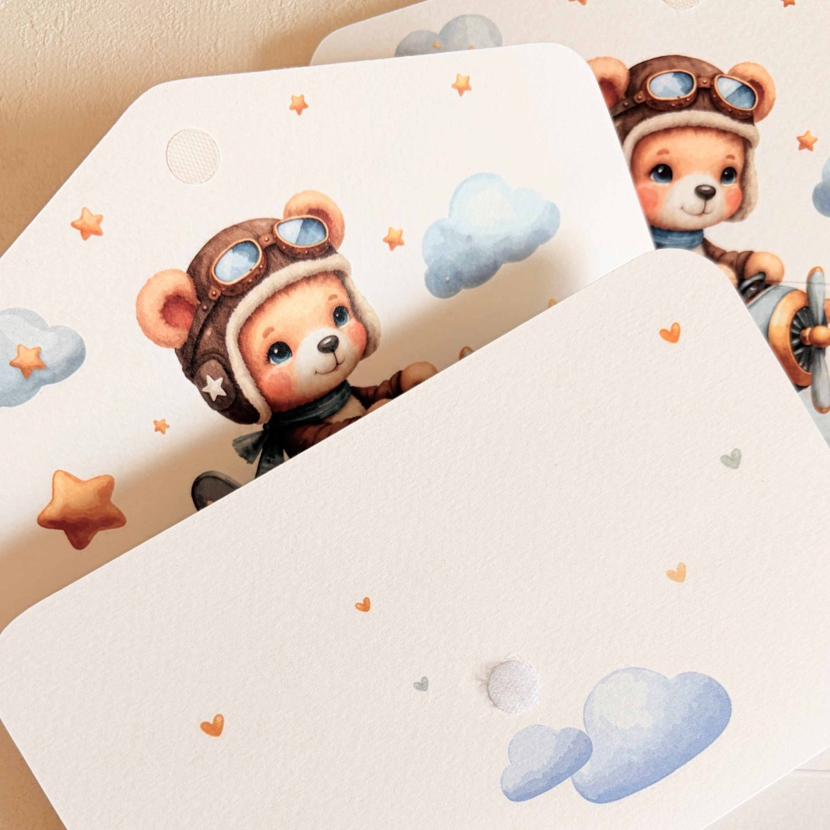 Zaproszenia na chrzest na fakturowanym papierze z misiem pilotem - Flying Teddy