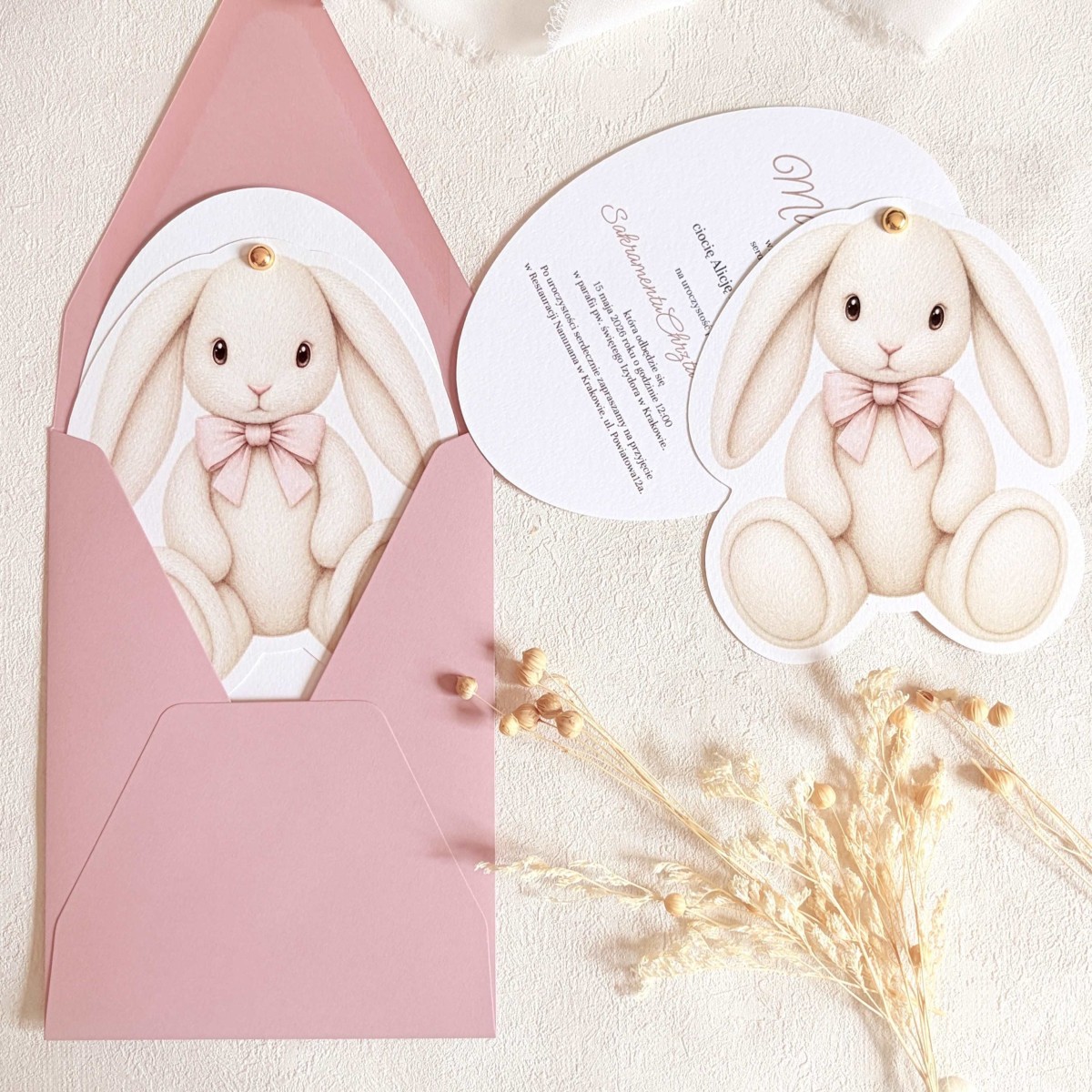 Zaproszenia na chrzest na fakturowanym papierze z uroczym króliczkiem i złotym pinem- Pink Bunny Blessing