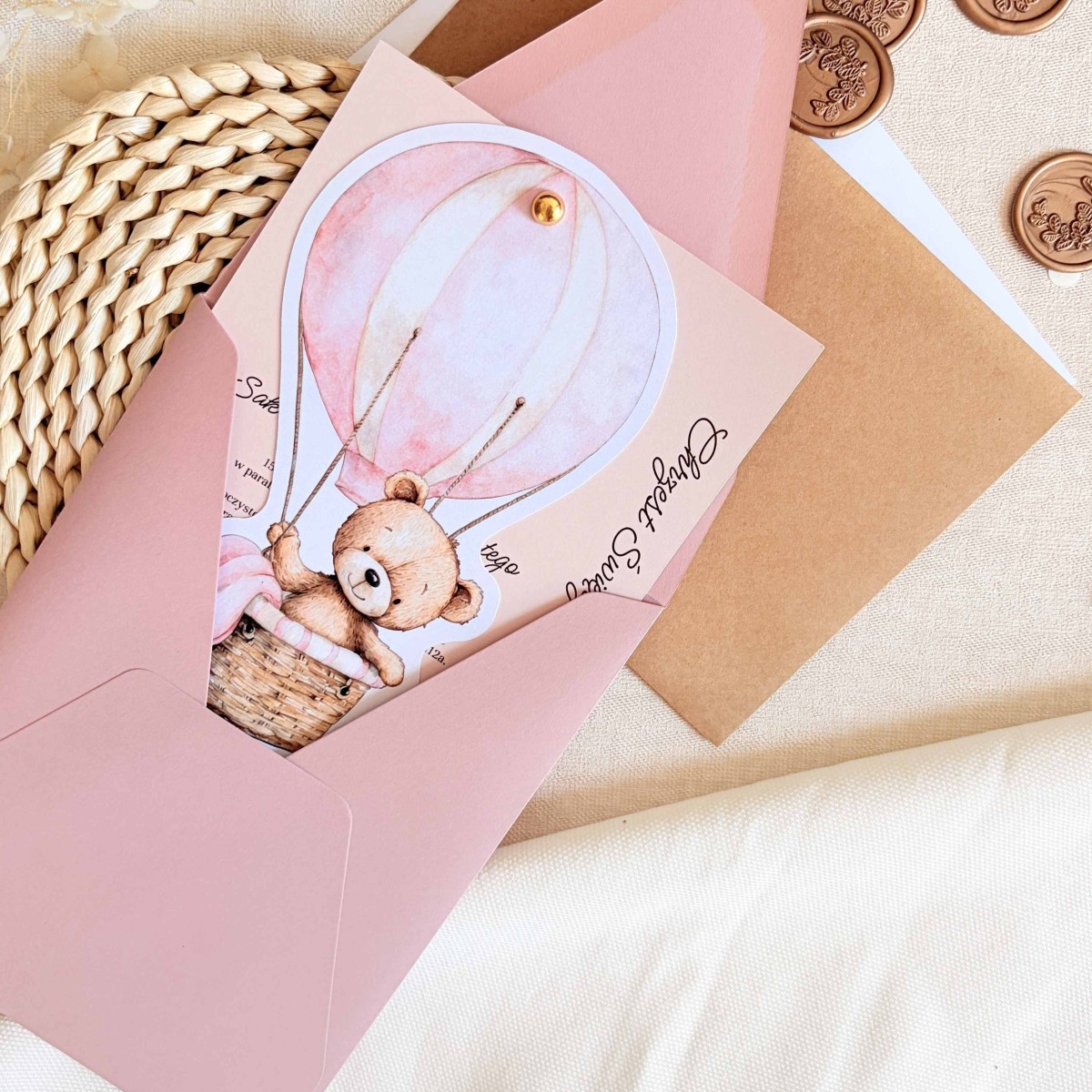 Zaproszenia na chrzest z różowym misiem w balonie i złotym pinem - Pink Teddy Balloon