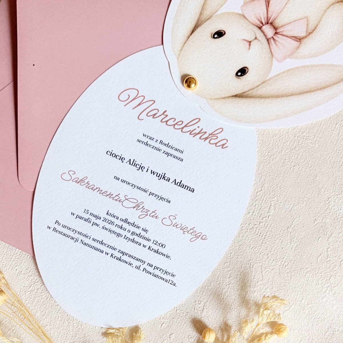 Zaproszenia na chrzest na fakturowanym papierze z uroczym króliczkiem i złotym pinem- Pink Bunny Blessing