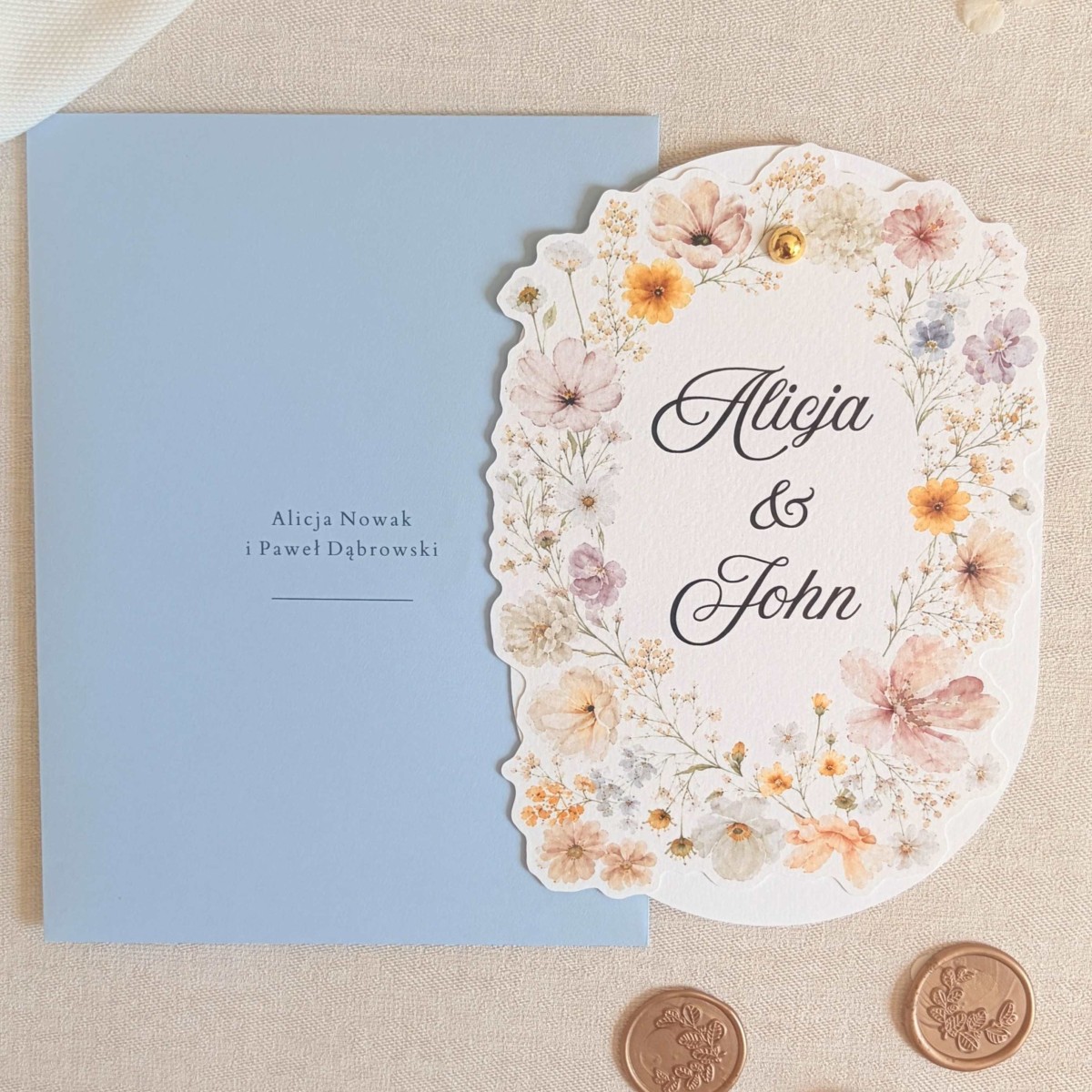 Zaproszenia na ślub na fakturowanym papierze z polnymi kwiatami - Wildflower Romance