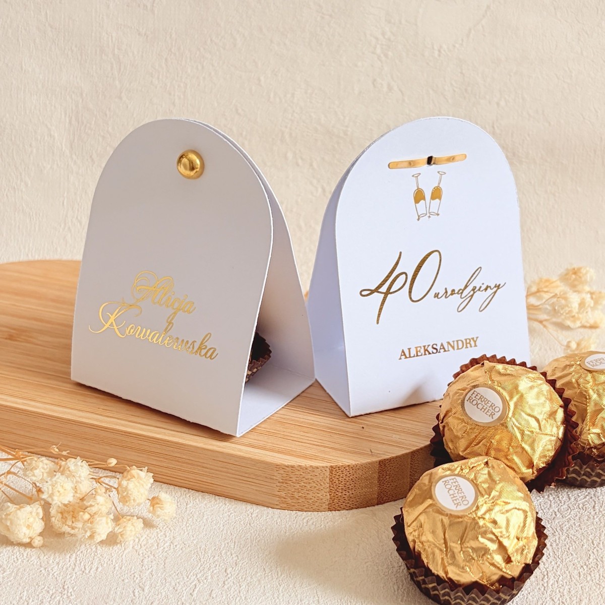 Podziękowania dla gości na 40 Urodziny – czekoladka ferrero w personalizowanym czarnym etui z winietką