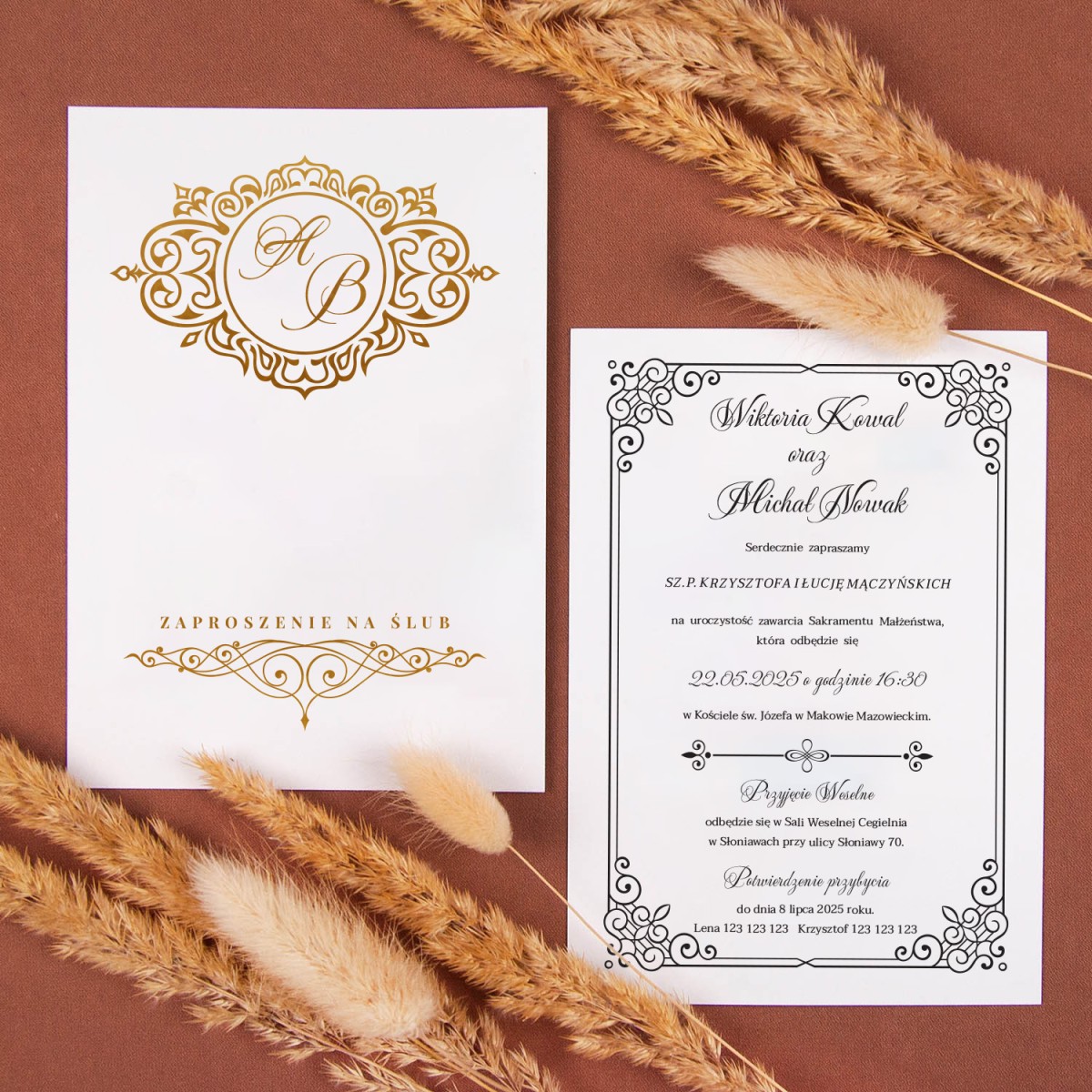 Minimalistyczne zaproszenia ślubne z pozłacanymi napisami na białym papierze - Ornaments