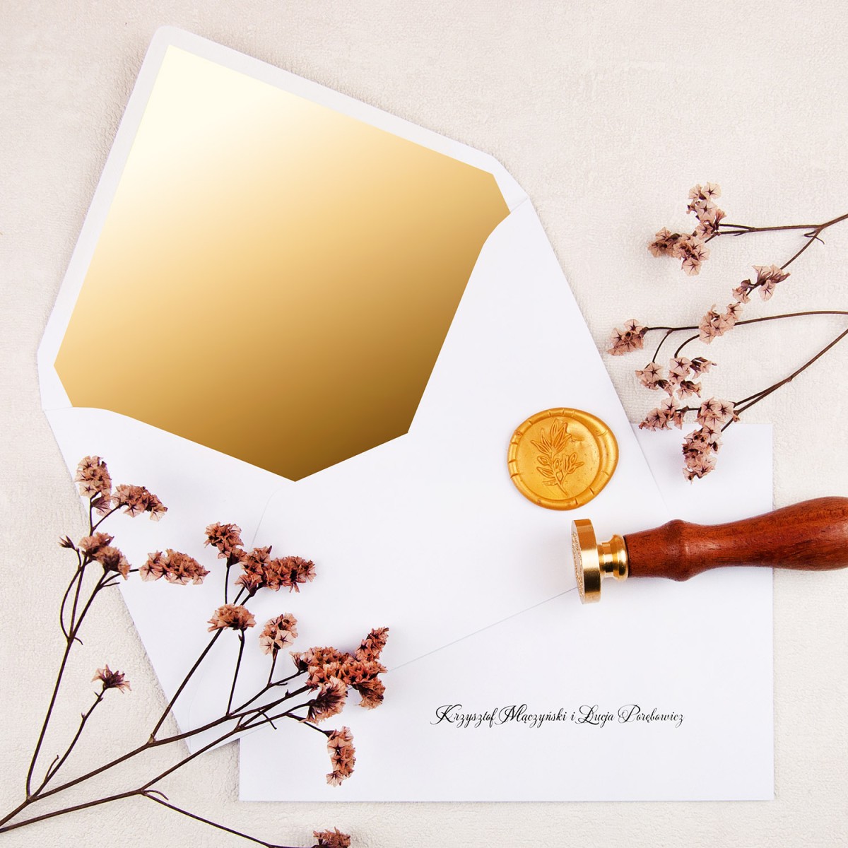 Eleganckie zaproszenia na Chrzest Święty ze złotym sznureczkiem i złotą ramką - Gold Mirror