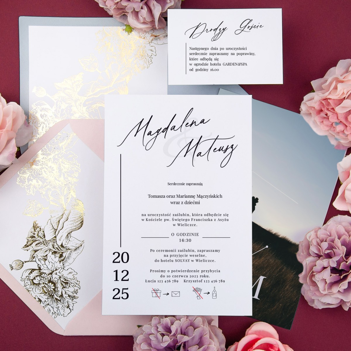 Minimalistyczne zaproszenia ślubne ze zdjęciem pary młodej - Mr & Mrs