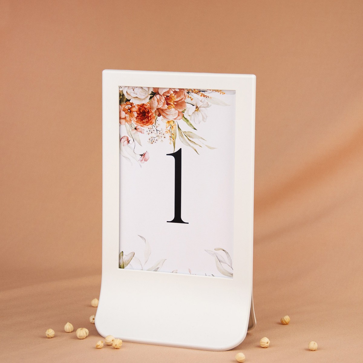 Numery stołów weselnych w białej ramce z motywem beżowych i różowych kwiatów - Beige Roses