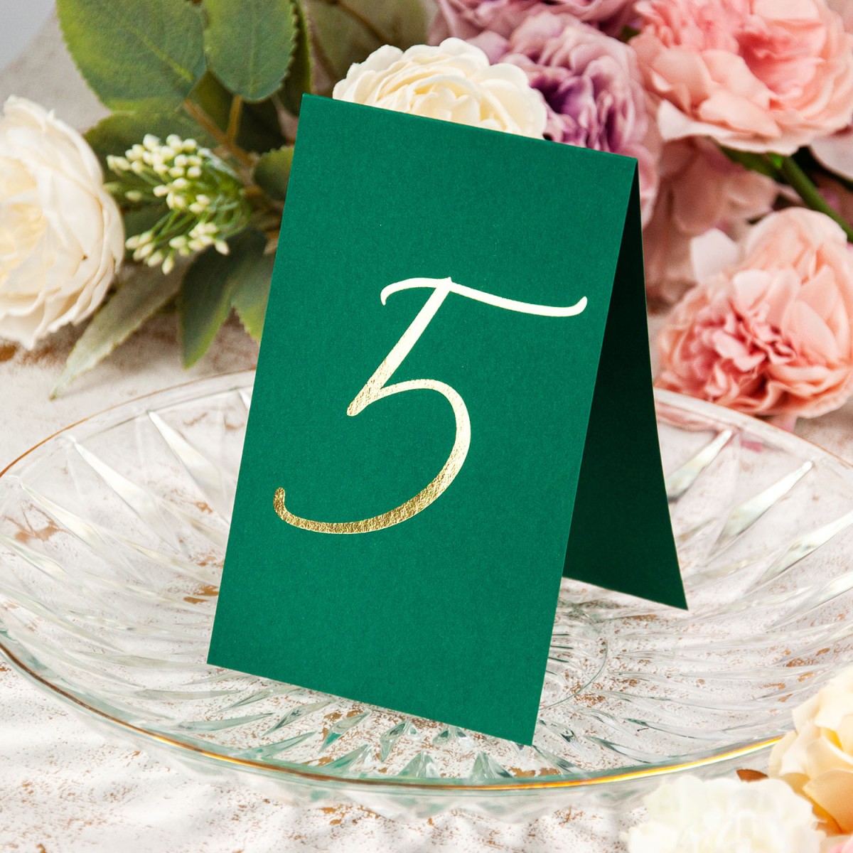 Numery stołów weselnych ze złotym wykończeniem - Green Envelope Gold