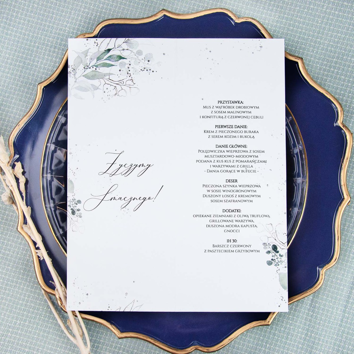 Otwierane menu weselne z motywem niebieskich delikatnych listeczków - Green Calendar