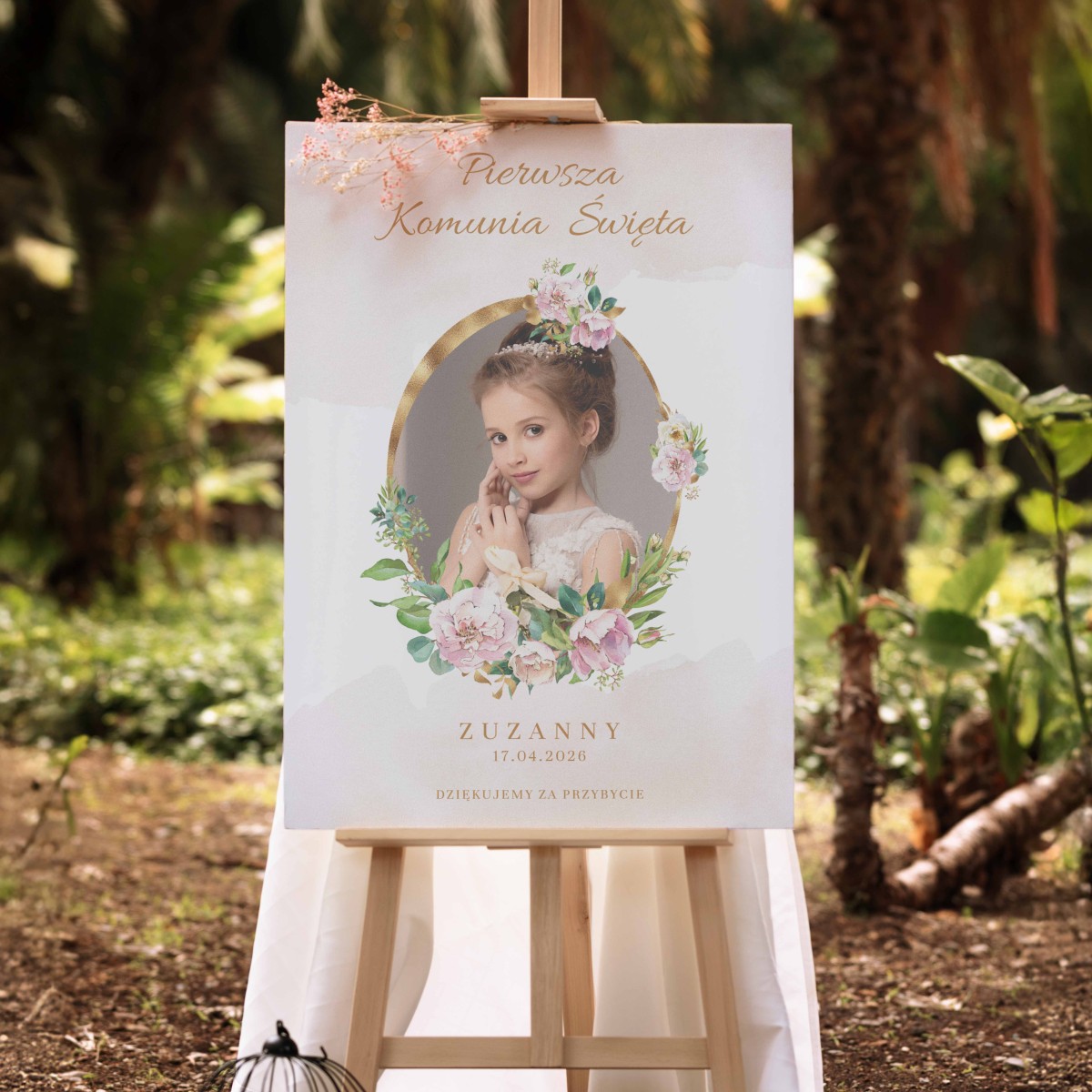 Tablica powitalna gości ze zdjęciem dziecka i bukietem białych kwiatów PVC - Ornate