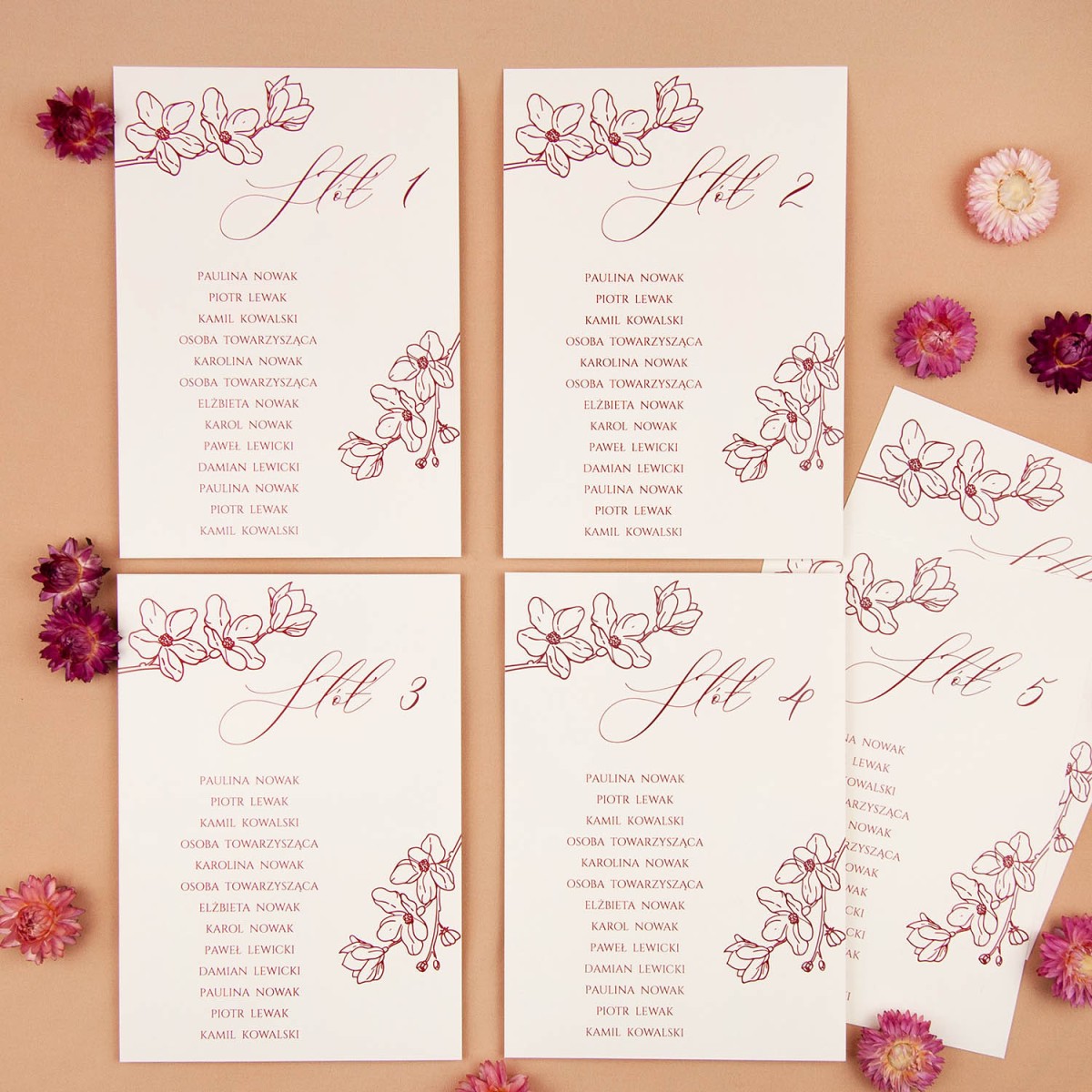 Plany stołów weselnych (rozmieszczenie gości) na pojedynczych kartach z bordowym nadrukiem - Orchid Ecru
