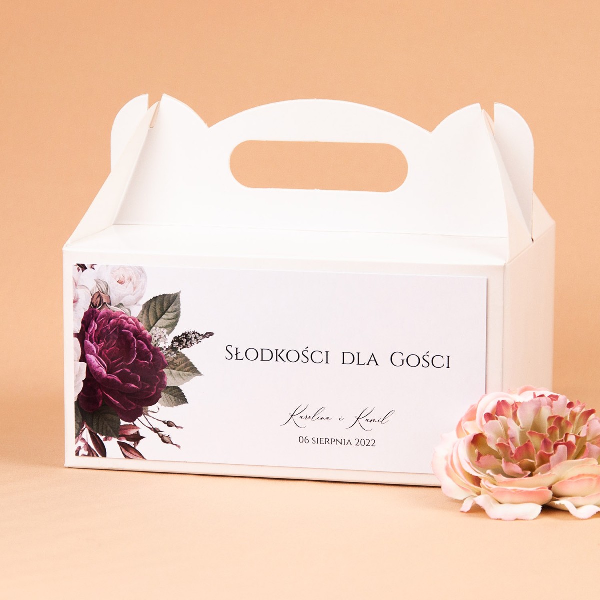 Pudełka na ciasto weselne z białymi i bordowymi kwiatami - Rose & White, Maroon Flowers