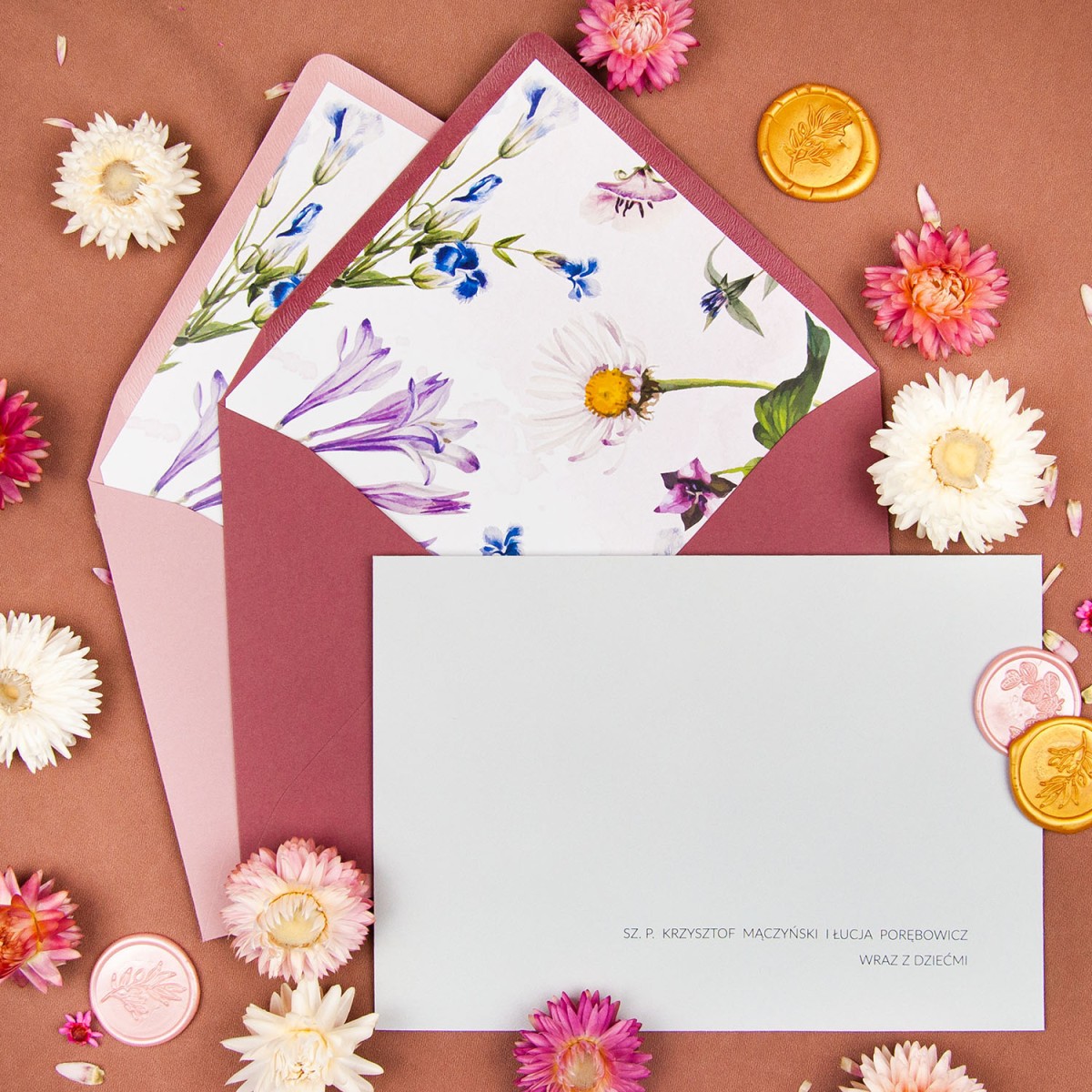 Zaproszenia ślubne otwierane na 4 części z delikatnymi kwiatami - Lila Dream