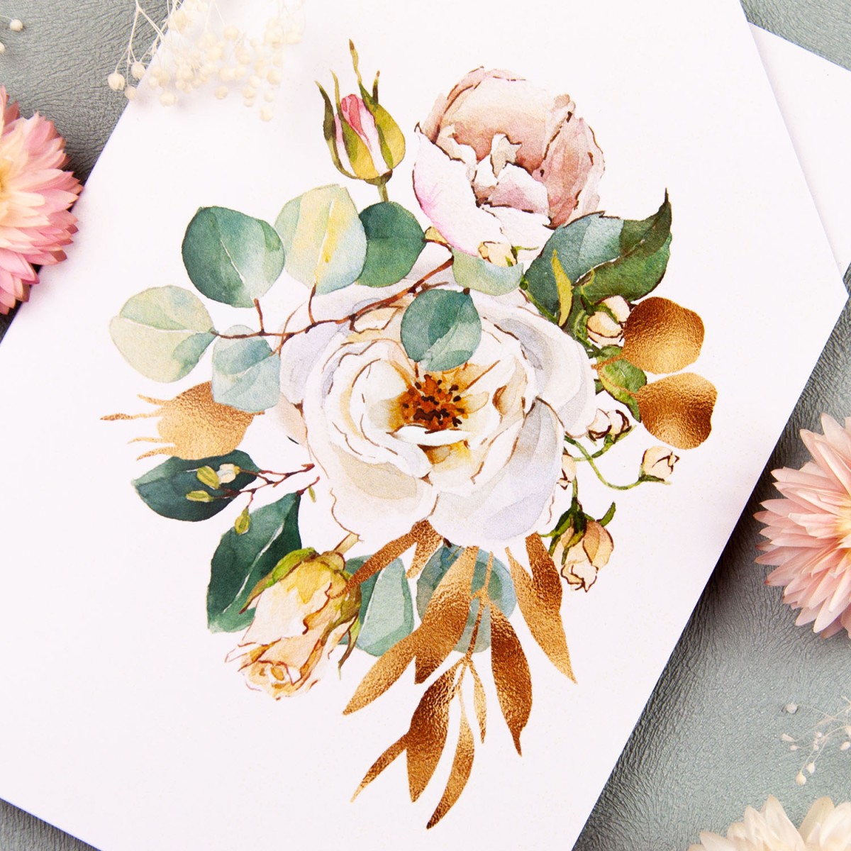 Zaproszenia ślubne z białym kwiatowym etui i złoconym tekstem - Floral Case