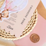 Zaproszenia na urodziny dziecka z różowym misiem w balonie i złotym pinem - Pink Teddy Balloon