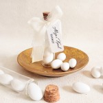 Podziękowania dla gości na ślub – migdały w szklanym słoiczku z personalizowaną przywieszką
