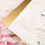 Eleganckie pozłacane zaproszenia ślubne ze złotym marmurkiem i nitem - Valerie - PRÓBKA