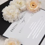 Klasyczne zaproszenia ślubne ze srebrnym wykończeniem - Black Envelope Silver - PRÓBKA
