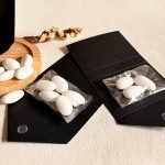 Podziękowania dla gości na 40 urodziny - migdały w eleganckim czarnym etui kopertowym 