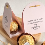 Podziękowania dla gości na ślub – czekoladka ferrero w personalizowanym różowym etui