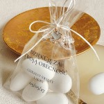 Podziękowania dla gości na Chrzest– migdały w woreczku z przywieszką gołębia