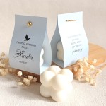 Podziękowania dla gości na Komunię – świeca sojowa bubble w niebieskim etui