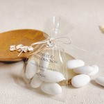 Podziękowania dla gości na Komunię – migdały w woreczku z przywieszką gołębia