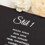 Plany stołów weselnych (rozmieszczenie gości) na pojedynczych kartach ze srebrnym wykończeniem - Black Envelope Silver