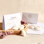 Podziękowania dla gości na Komunie - migdały w eleganckim etui kopertowym IHS