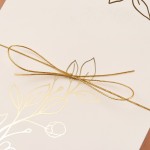 Zaproszenia Ślubne z etui w kolorze ecru i ze złoconymi gałązkami - Glamour Ecru Case