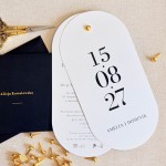Eleganckie zaproszenia na ślub na białym papierze ze złotym pinem  - Soft Frame