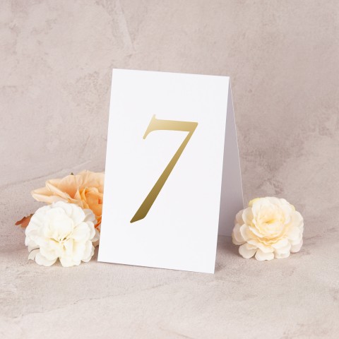 Minimalistyczne numery stołów weselnych wolnostojące ze złotym wykończeniem - Slim White Gold