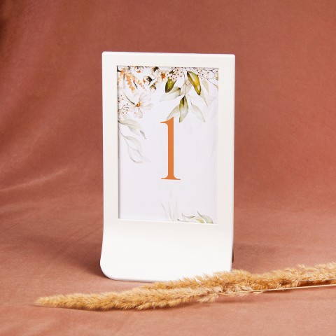 Numery stołów weselnych w białej ramce z motywem beżowych i białych polnych kwiatów - Wild Flowers