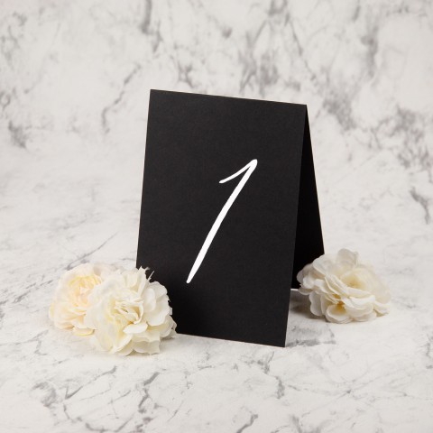 Numery stołów weselnych ze srebrnym wykończeniem wolnostojące - Black Envelope Silver