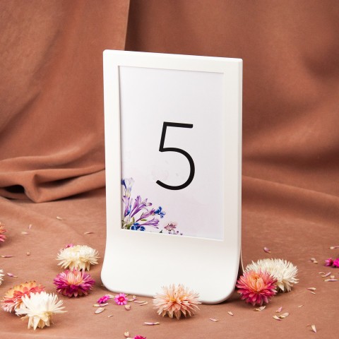 Numery stołów z kwiatową grafiką w białej ramce - Lila Dream