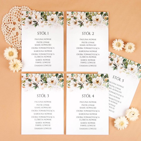 Plany stołów weselnych (rozmieszczenie gości) na pojedynczych kartach z motywami białych kwiatów - White