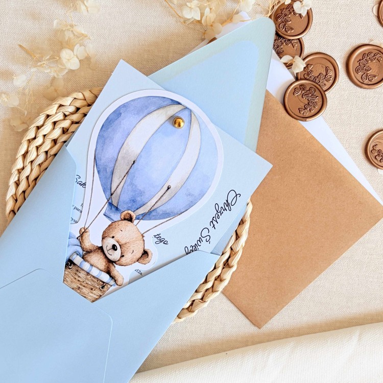 Zaproszenia na chrzest z niebieskim misiem w balonie i złotym pinem - Blue Teddy Balloon