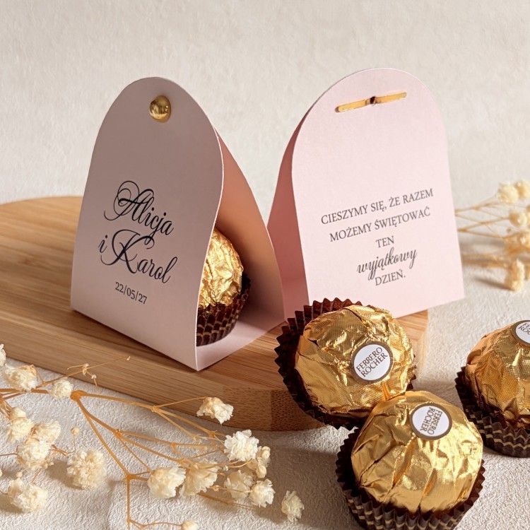 Podziękowania dla gości na ślub – czekoladka ferrero w personalizowanym różowym etui