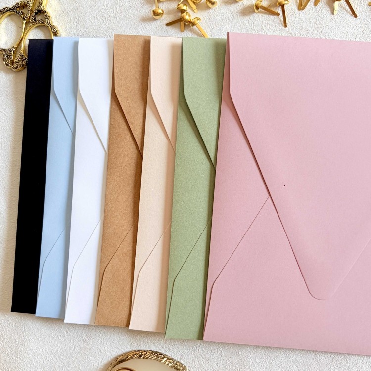 Eleganckie zaproszenia na ślub na papierze ecru ze złotym pinem  - Pure Frame